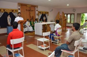 Students prayer India